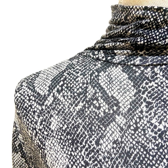 Ann Taylor lightweight python print gray turtleneck layer modal cotton sz medium - Picture 5 of 9
